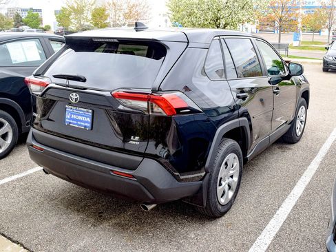 Used 2023 Toyota RAV4 LE AWD/4WD image 5