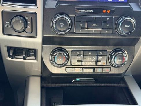 Used 2021 Ford F250 Lariat w/ Lariat Value Package AWD/4WD image 28