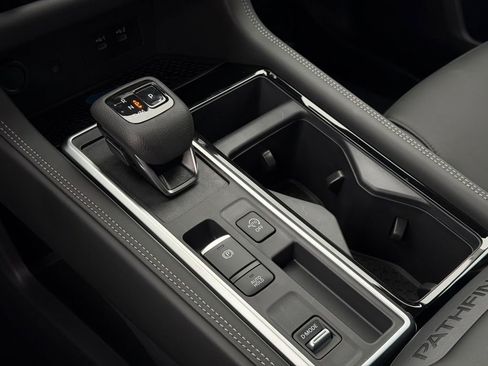 New 2026 Nissan Pathfinder Platinum FWD image 32