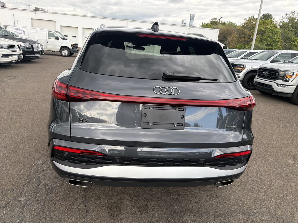 Used 2025 Audi Q5 Premium Plus w/ Premium Plus AWD/4WD image 4
