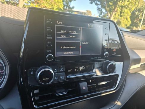 Used 2022 Toyota Highlander XLE image 29