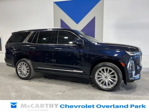 Used 2022 Cadillac Escalade Premium Luxury w/ Performance Package image 3