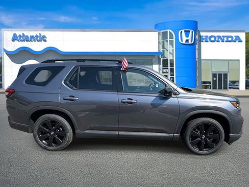 Certified 2025 Honda Pilot Black Edition image 4