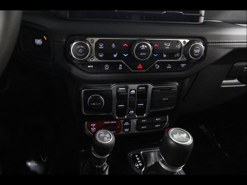 Used 2024 Jeep Wrangler Unlimited Rubicon AWD/4WD image 15