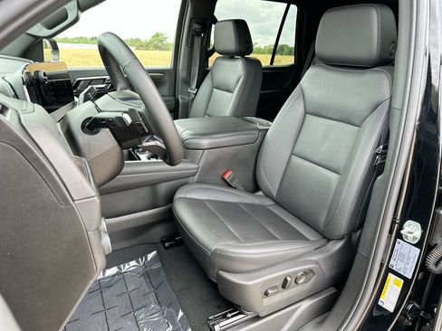 Used 2025 Chevrolet Tahoe LT AWD/4WD image 11