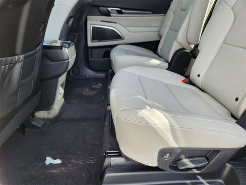 New 2025 Kia Telluride S image 9