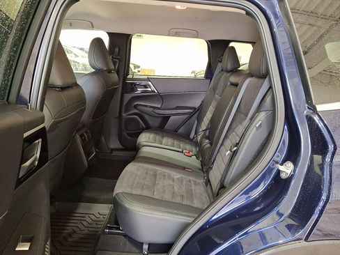 Used 2024 Mitsubishi Outlander SE image 11