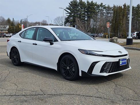 New 2026 Toyota Camry XLE w/ Convenience Package image 2