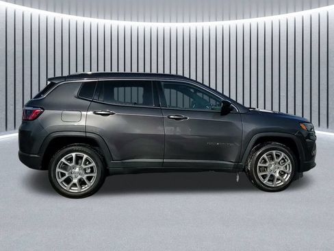 Used 2023 Jeep Compass Latitude AWD/4WD image 6