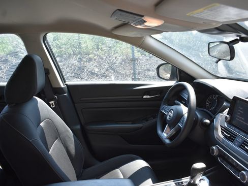 Used 2025 Nissan Altima 2.5 SV FWD image 20
