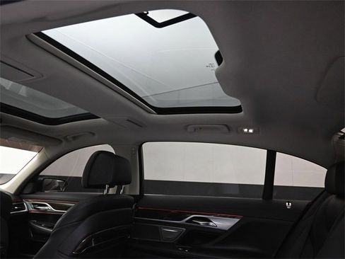 Used 2020 BMW 740i xDrive 740i xDrive w/ Cold Weather Package image 30