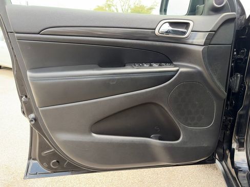 Used 2019 Jeep Grand Cherokee Laredo image 20