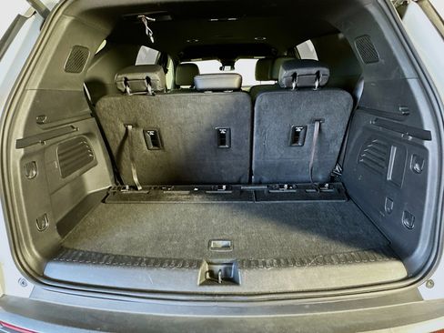 Used 2025 Chevrolet Traverse LT AWD/4WD image 29