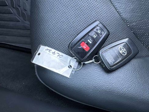 Used 2022 Toyota Camry XSE image 27