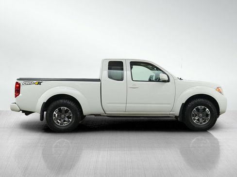Used 2017 Nissan Frontier PRO-4X AWD/4WD image 6