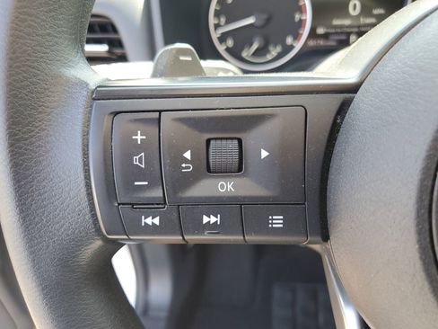 Used 2024 Nissan Rogue SV FWD image 11