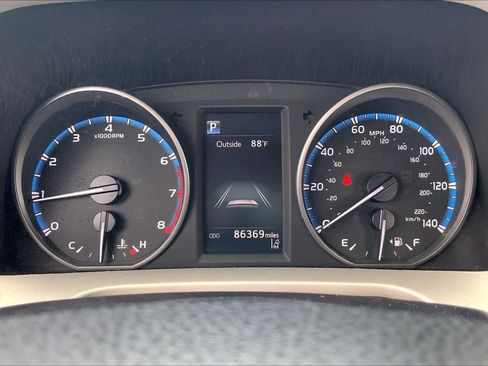 Used 2017 Toyota RAV4 XLE FWD image 25