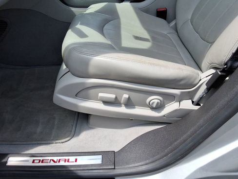 Used 2012 GMC Acadia Denali FWD image 25