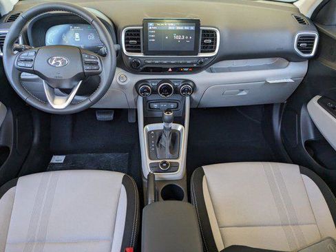 New 2025 Hyundai Venue SEL image 9