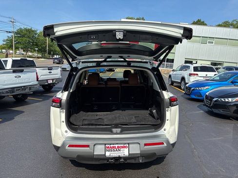 Certified 2024 Nissan Pathfinder Platinum w/ Cargo Package AWD/4WD image 13
