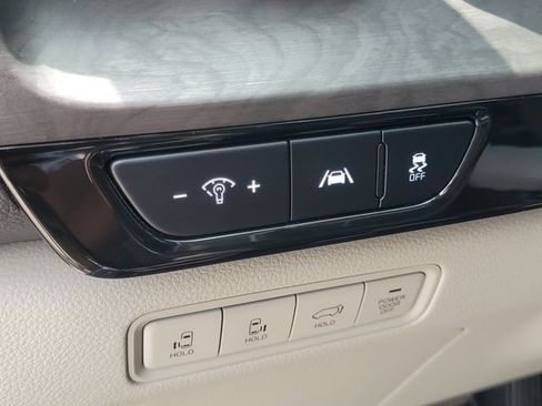Used 2024 Kia Carnival EX FWD image 22