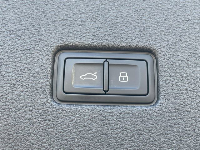 Certified 2025 Audi Q8 Prestige AWD/4WD image 11