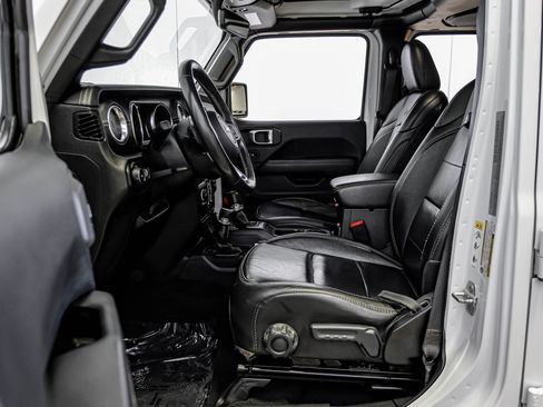 Used 2019 Jeep Wrangler Unlimited Sahara w/ Quick Order Package 24M Moab image 29