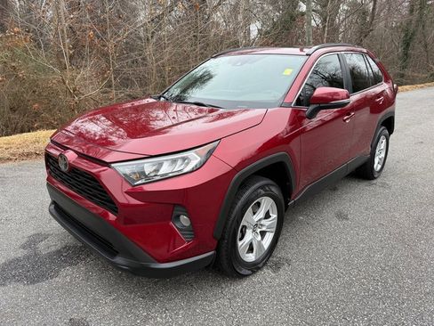 Used 2020 Toyota RAV4 XLE image 2