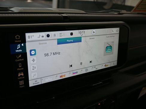 Used 2025 Jeep Gladiator Sport image 11