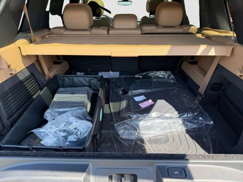 New 2026 Land Rover Range Rover Long Wheelbase SE AWD/4WD image 19