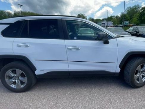 Used 2025 Toyota RAV4 LE AWD/4WD image 9