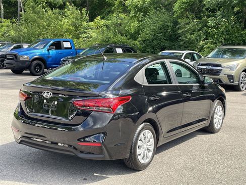 Used 2022 Hyundai Accent SE w/ Cargo Package FWD image 5