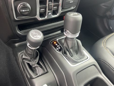 New 2026 Jeep Wrangler Unlimited Sahara AWD/4WD image 31