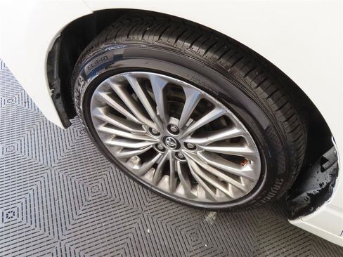 Used 2019 Toyota Avalon Limited w/ Advanced Safety Package FWD image 6