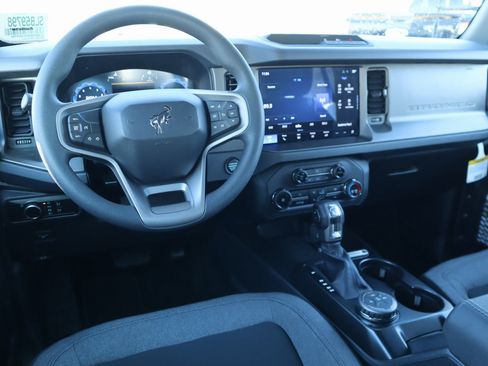 New 2025 Ford Bronco 4-Door image 2