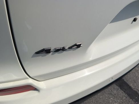 Used 2019 Jeep Cherokee High Altitude AWD/4WD image 12