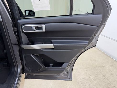 Used 2022 Ford Explorer XLT w/ Equipment Group 202A AWD/4WD image 14