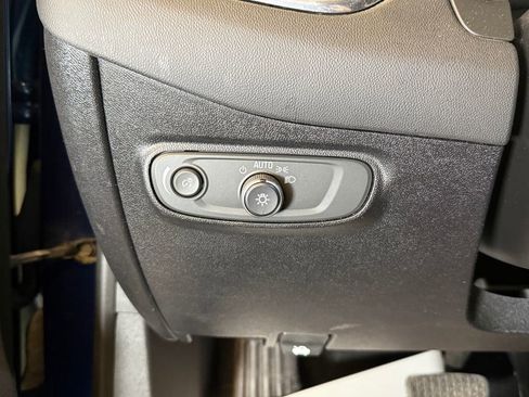 Used 2019 Chevrolet Equinox LT AWD/4WD image 17