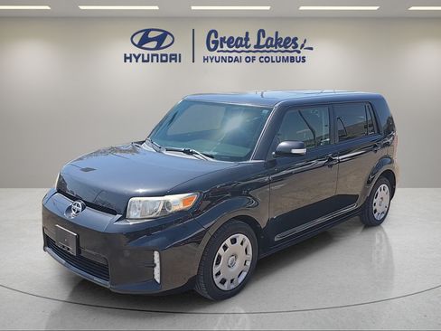 Used 2015 Scion xB FWD image 1