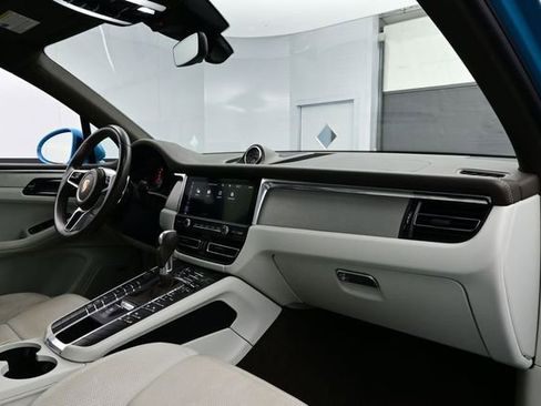 Certified 2019 Porsche Macan S AWD/4WD image 17