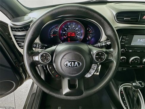 Used 2016 Kia Soul + image 19