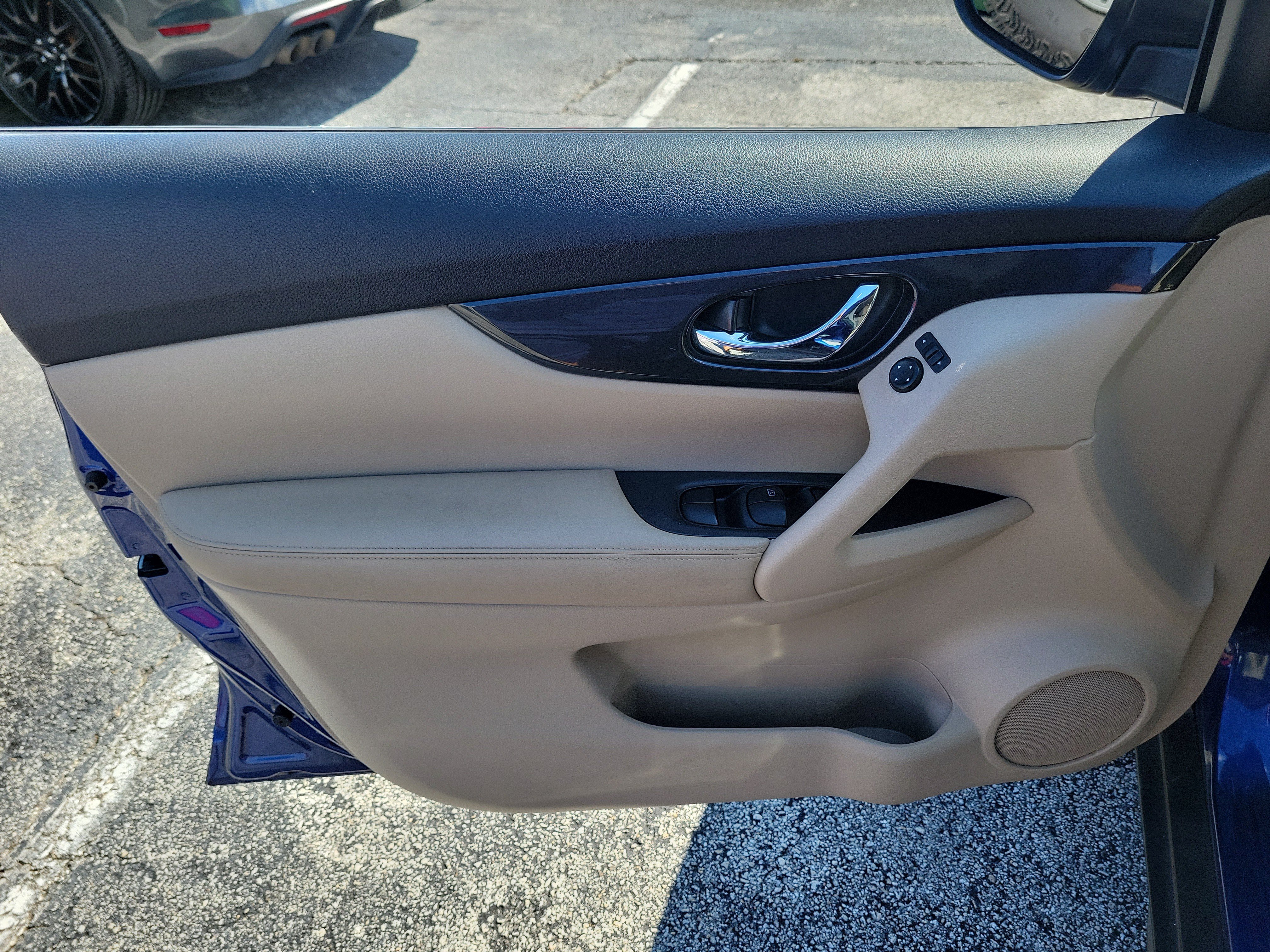 Certified 2020 Nissan Rogue SV FWD image 11