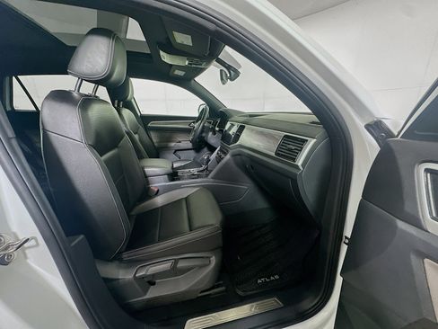Used 2022 Volkswagen Atlas Cross Sport SE FWD image 30