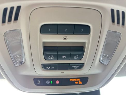 Used 2022 Buick Envision Avenir w/ Technology Package II FWD image 35