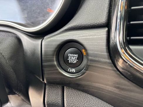 Used 2022 Jeep Grand Cherokee Laredo X AWD/4WD image 17