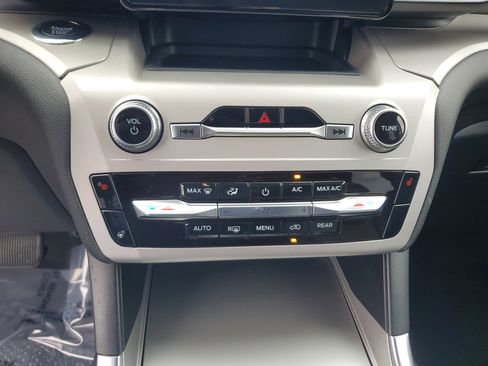 Used 2023 Ford Explorer XLT w/ Equipment Group 202A image 26