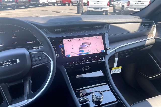 New 2026 Jeep Grand Cherokee Limited AWD/4WD image 7