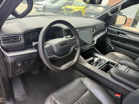 Used 2023 Jeep Wagoneer L Series II AWD/4WD image 22