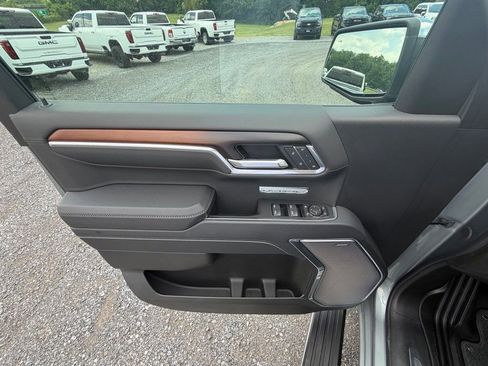 Used 2025 GMC Sierra 1500 Denali AWD/4WD image 6