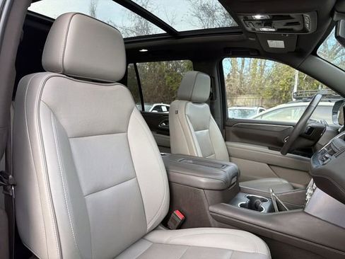 Used 2022 GMC Yukon SLT w/ SLT Premium Package image 23